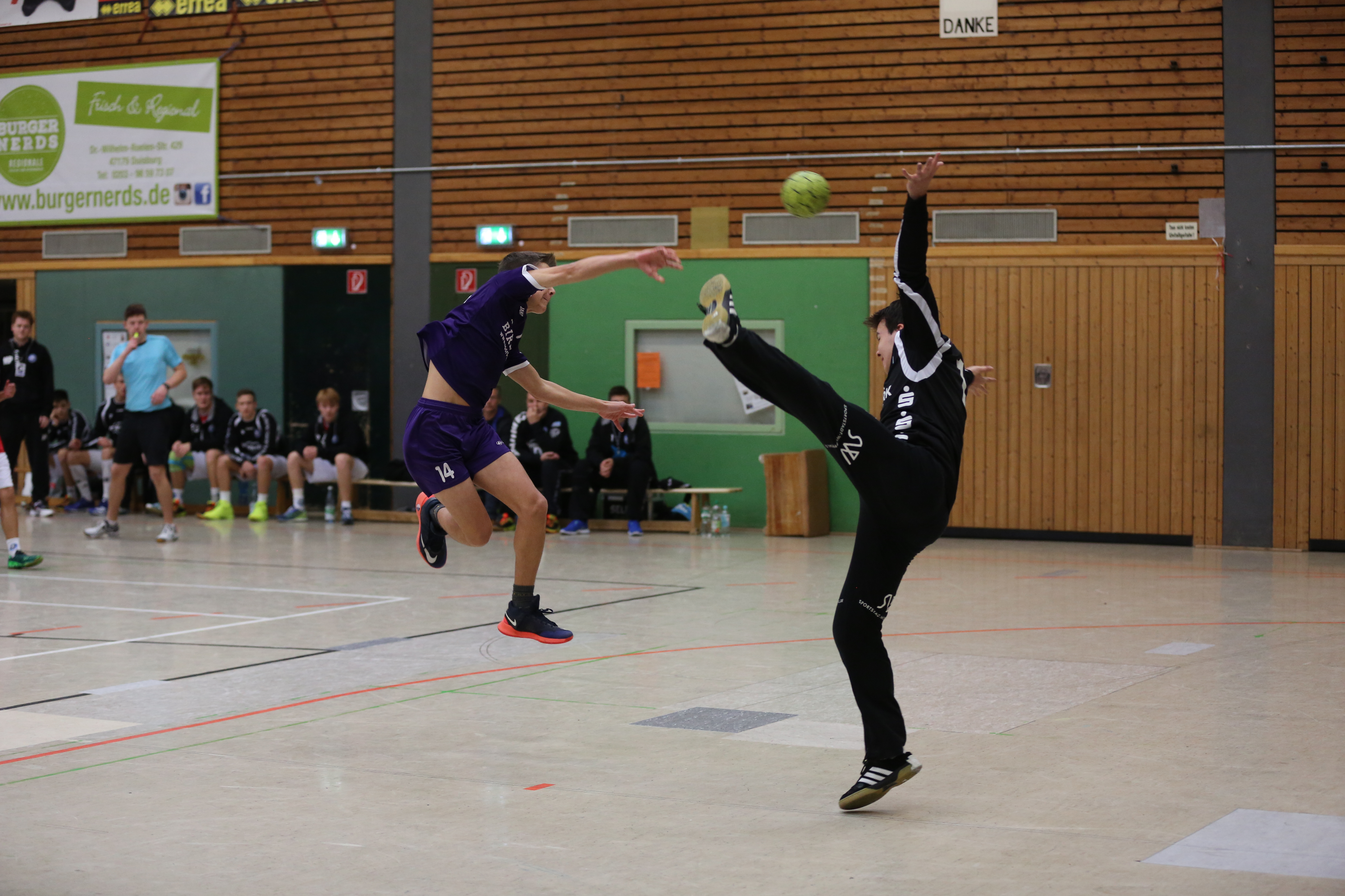 ... und der Ball findet seinen Weg in die Maschen!